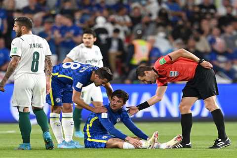 Chelsea blow as Mason Mount forced off after half an hour of Club World Cup final with injury