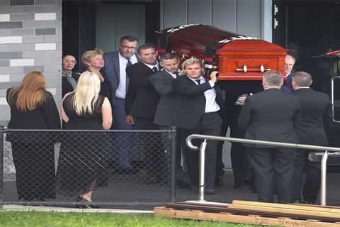 Shane Warne’s heartbroken family say final farewell to cricket legend as mourners gather for..