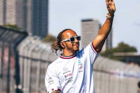  F1 Social Stint |  Hamilton warms up fans for race weekend 