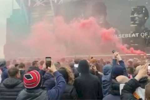 Man Utd fans sing sick Joel Glazer chant at protest before Brentford win