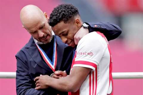 ‘A no brainer!’ – Erik ten Hag hands Ajax’s Talent of the Year award to Manchester United target..