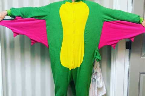 ‘You’ll fly on court’ – Andy Murray dresses up in amazing dragon costume onesie as Brit hero..