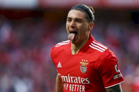 Manchester United set to miss out on £65m deal for Benfica striker Darwin Nunez