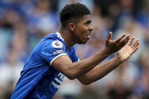 Chelsea and Manchester United ‘closely interested’ in Leicester man valued at €80m