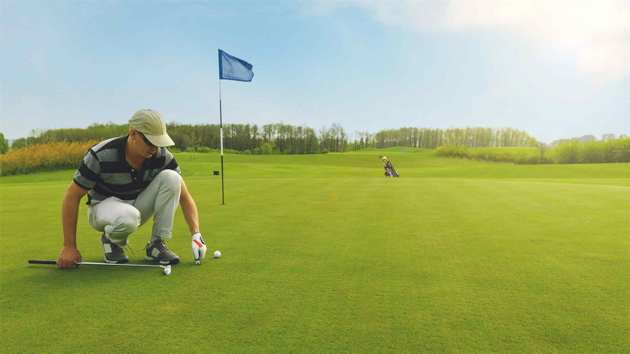 Rules Guy: Is there a limit to how far you can move your ball mark?