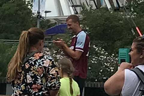 Tomas Soucek spotted walking around barefoot outside London Stadium leaving West Ham fans in..