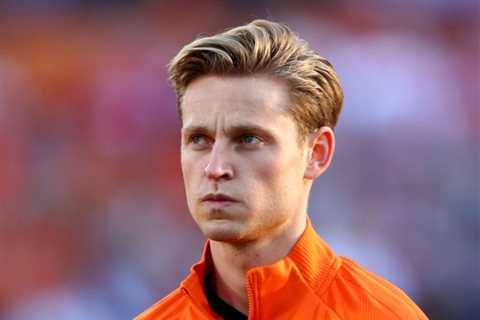 Chelsea or Manchester United? Frenkie de Jong’s preference revealed as Barcelona eye sale