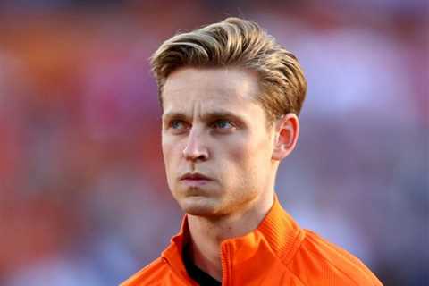 Chelsea to challenge Manchester United for Frenkie de Jong after opening talks with Barcelona