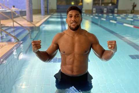 Anthony Joshua shows off incredible figure in pool after Oleksandr Usyk defeat and vows to ‘work..