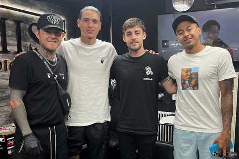 Ex-Man Utd star Jesse Lingard hangs out with Liverpool rival Darwin Nunez as they get tattoos