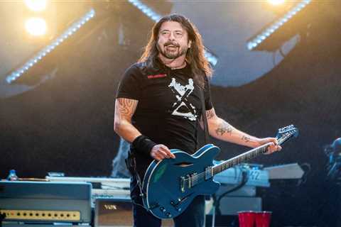 Chelsea hire Dave Grohl’s personal physio who helped Foo Fighters frontman recover from on-stage..