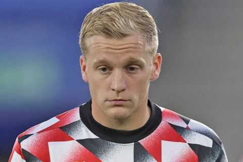 Man Utd set financial condition for Donny van de Beek exit as Leicester eye transfer