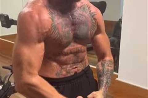 UFC fans fear for Conor McGregor after body transformation and claim he ‘won’t last a round’ in..