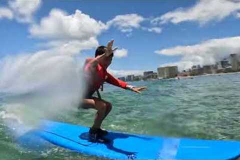 The Twins'' Surfing Lessons in Hawaii - August 2022 - Publics Beach, Waikiki, Oahu