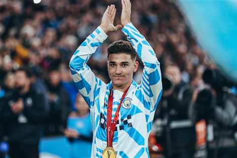 World Cup winner Alvarez receives hero’s welcome from Etihad crowd