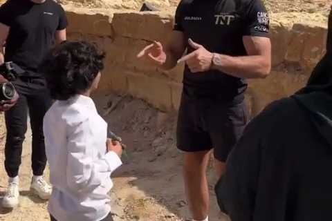 Tommy Fury hilariously trolls Jake Paul as kid throws punches with him in Saudi Arabia ahead of..
