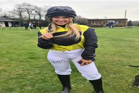 Boxing stunner Ebanie Bridges leaves little to imagination as she dresses up as ‘cute jockey’ in..