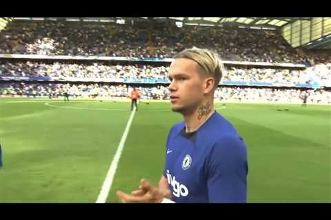 Watch Mykhailo Mudryk tell cameraman to film him from better angle with Chelsea fans calling flop..