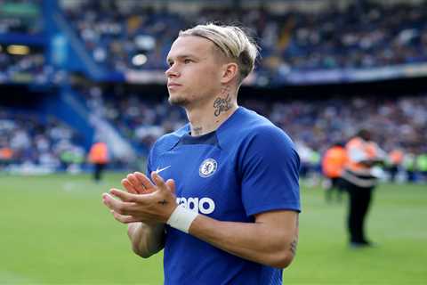 Chelsea fans praise Mykhailo Mudryk with £88m transfer flop ready to make drastic career decision