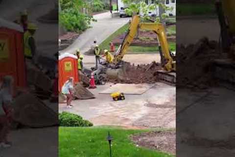 Construction crew uses excavator to fill up boy's toy dump truck #shorts