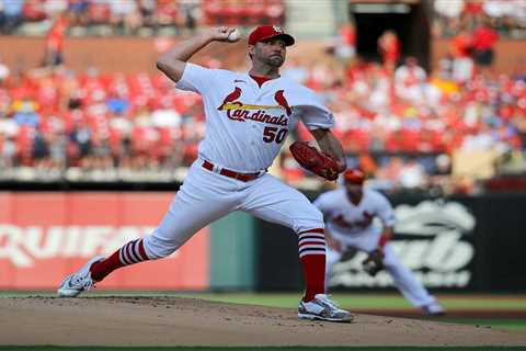 Adam Wainwright Thanks Cardinals Fans For Their Support