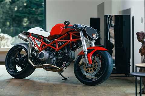 Red Angel: An extra lean Ducati Monster 620 from Prague