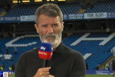 Mo Salah Throws Tantrum After Being Subbed Off, Roy Keane Takes a Jab