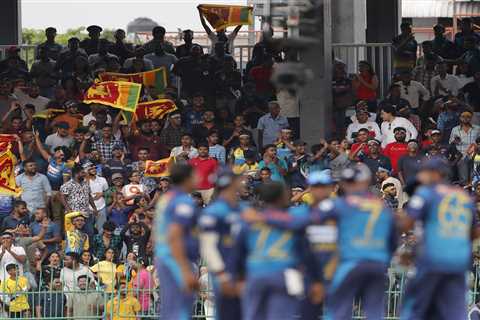 Shock moment fight breaks out at Asia Cup match between India & Sri Lanka as spectators jump in ..