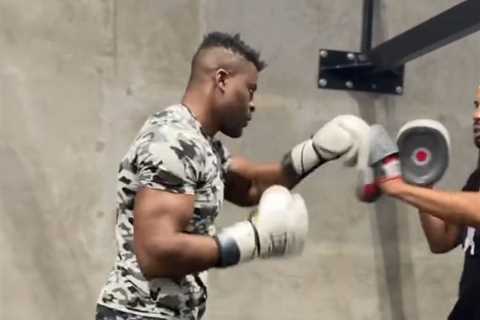 Fans criticize Francis Ngannou's slow pad work ahead of fight with Tyson Fury