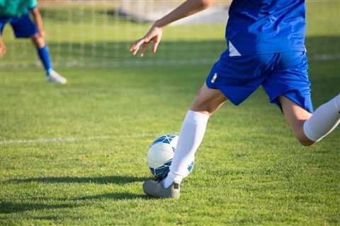 How To Shoot A Soccer Ball - Soccer Stardom