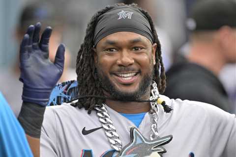 Josh Bell Exercises Player Option With Marlins