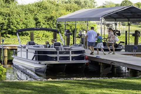 The Top 5 Reasons to Own a Pontoon