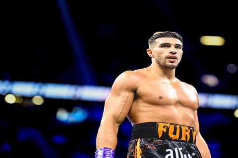 Fans Concerned as Tommy Fury Enters Talks with Boxing Legend for Next Fight