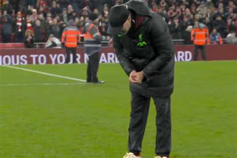 Jurgen Klopp Loses Wedding Ring on Pitch After Liverpool Beat Newcastle – Before Cameraman Saves..