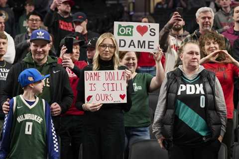 LOOK: Portland loves Damian Lillard and other pictures of the day in the NBA