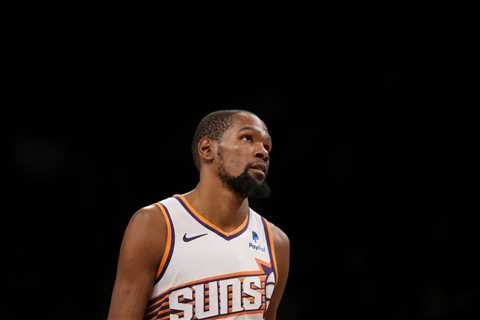 Suns’ Kevin Durant Tweaks Nets’ Cam Thomas With ‘Too Small’ Gesture in Return to Brooklyn