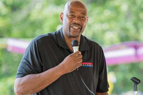 Earl ‘The Twirl’ Cureton, who won two NBA championships in 12 seasons, has died