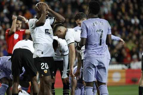 Valencia defender set for length lay-off after suffering horrific injury against Real Madrid