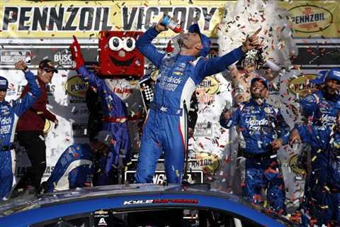 NCS: Kyle Larson outlasts Tyler Reddick to win at Las Vegas – Speedway Digest