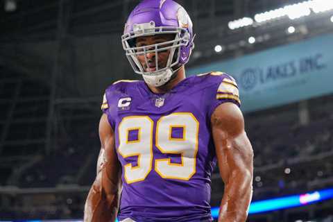 New York Giants eyeing Jonah Jackson, Danielle Hunter in free agency?