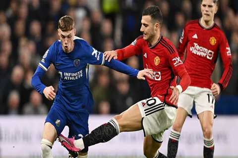 Diogo Dalot endures a night to forget as Manchester United crumble late on against Chelsea – Man..