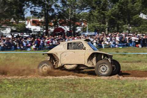 2024 BP Ultimate Rally-Raid: Loeb chases down Al-Attiyah in Stage 2