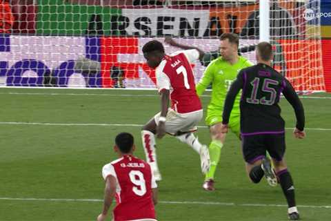 Arsenal's Bukayo Saka Pushed Away from Referee After Denied Penalty Against Bayern