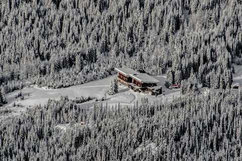 Heli Skiing Canada: Untouched Slopes And Unparalleled Luxury