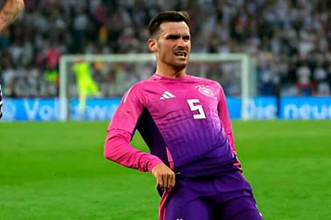 Pascal Gross gets first Germany goal to beat the Greeks