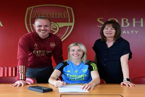 Arsenal Re-Signs Leah Williamson, Reportedly Closes Deal With Mariona Caldentey