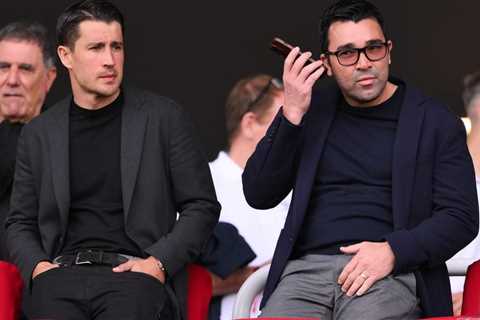 Barcelona director meets with superagent with four players’ futures on the agenda