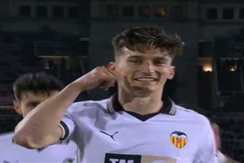 Eintracht Frankfurt to consider move for impressive Valencia star following preliminary discussions