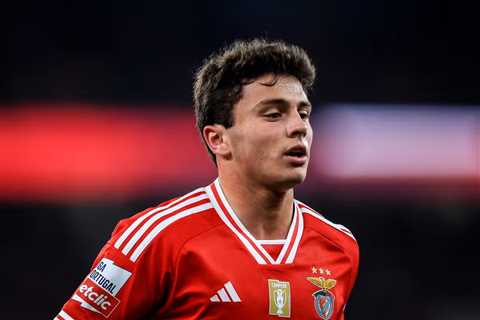 Man United make £60m bid for midfielder but still fell short of actual fee