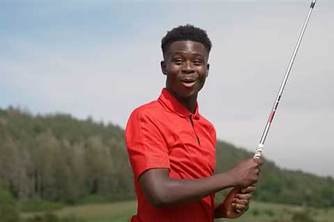 Bukayo Saka stuns England teammates with golf skills but then immediately embarrasses himself